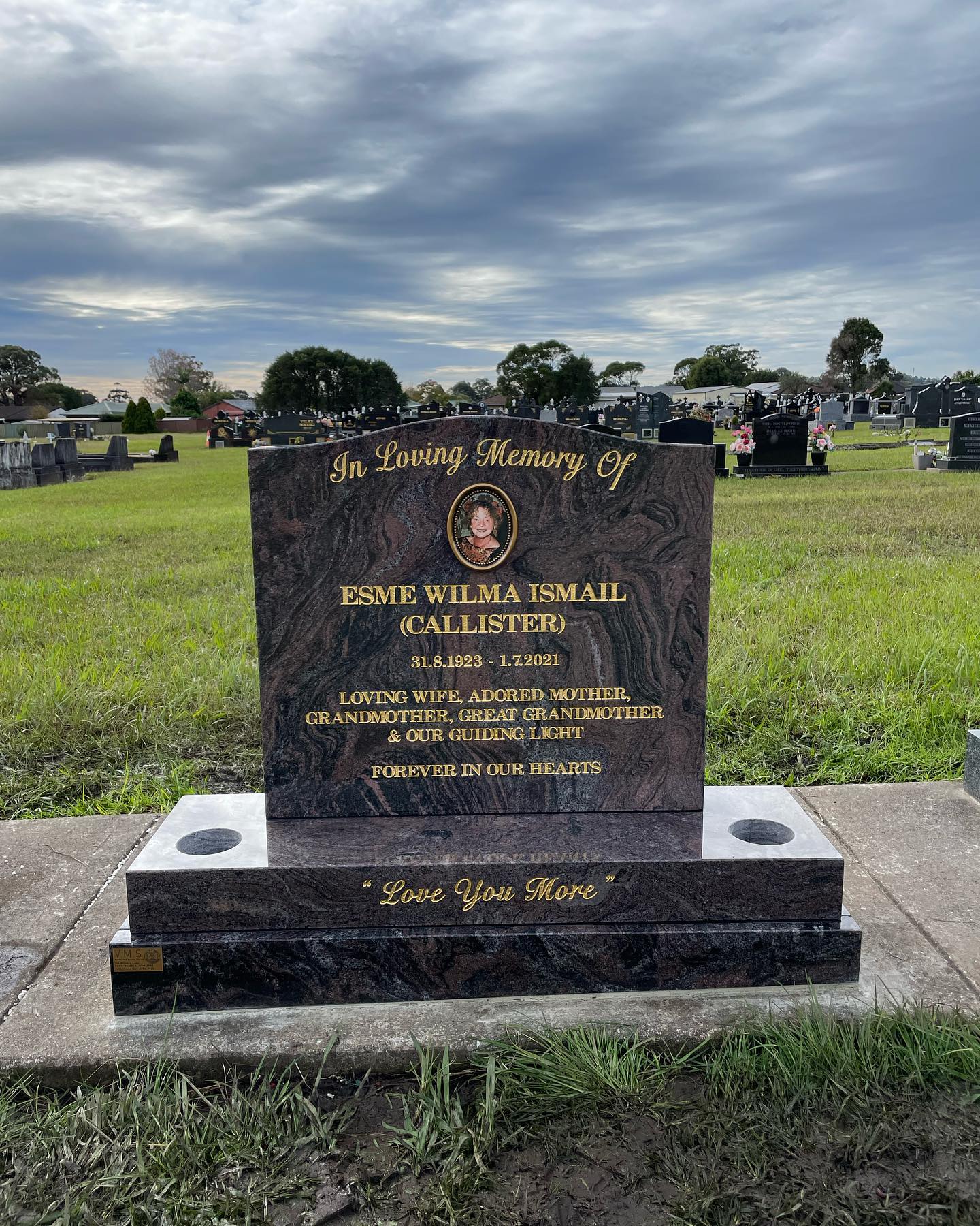 Lawn plaque in cemetery in Wollongong